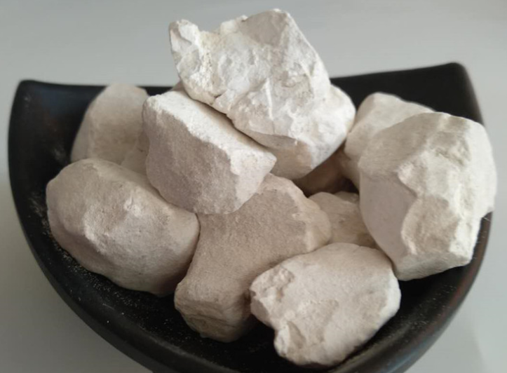 生石灰燒完還要磨粉嗎？生石灰塊磨粉機